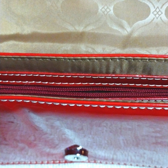 RED PATENT HANDBAG - Picture 5 of 6